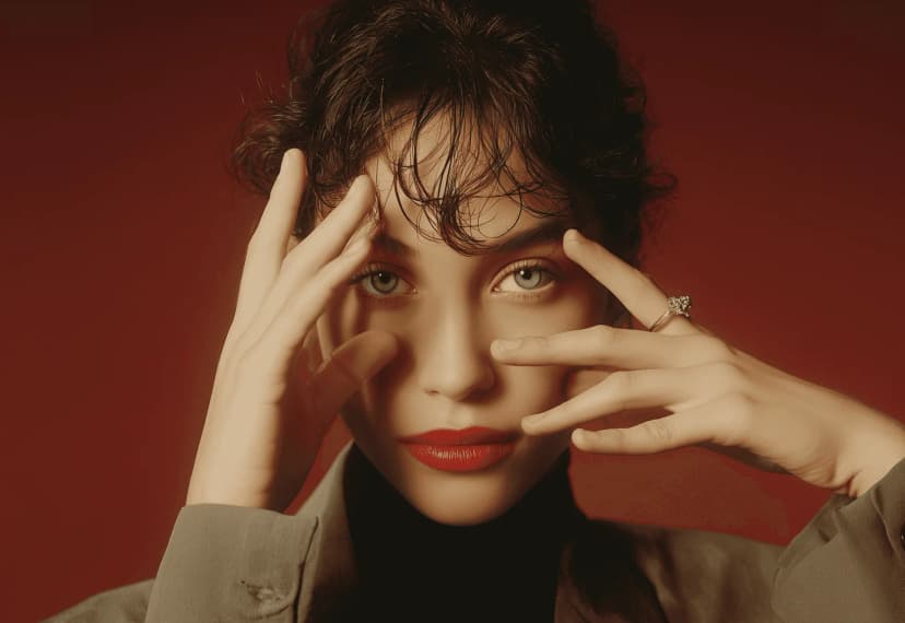 Lumen Solitaire Ring detail 1